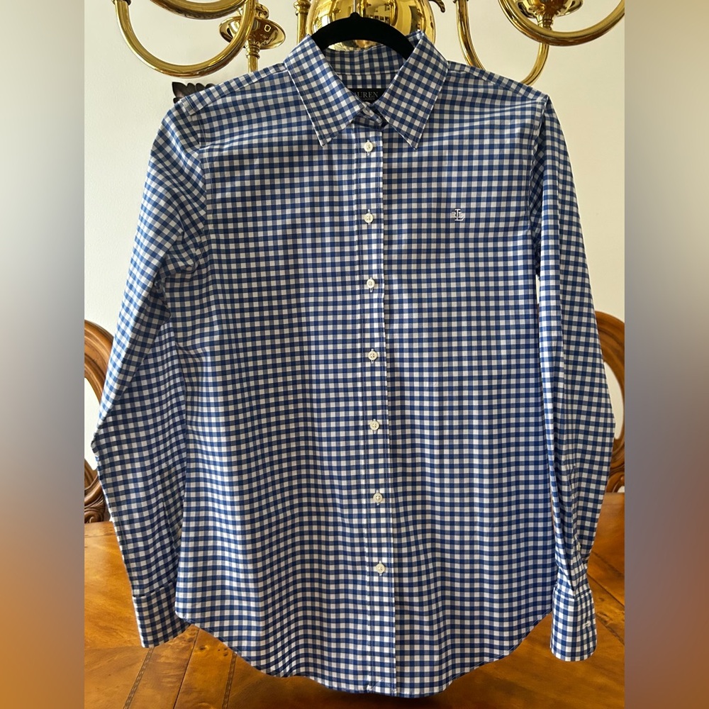Ralph Lauren women's Strength- Fit Shirt.
Size Small.